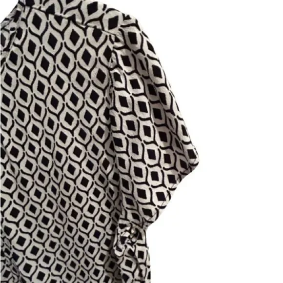 H&M Size 10 Black and White Short Sleeved Blouse (K) - Picture 3 of 4